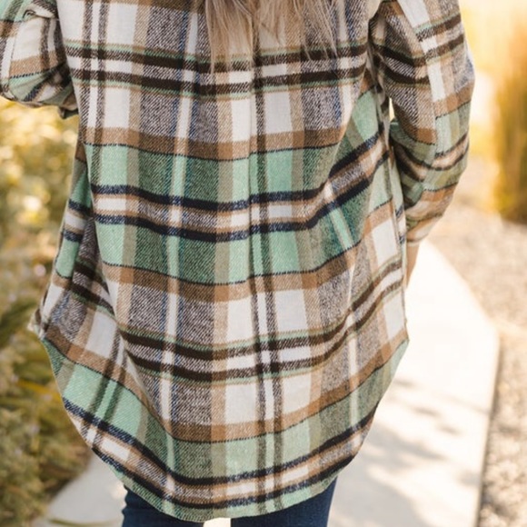 Shacket with pockets! - Picture 2 of 5